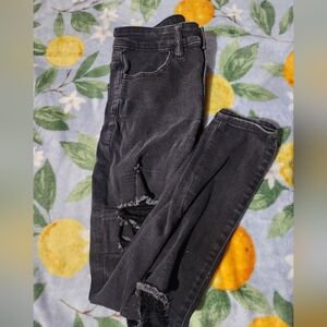 American Eagle Outfitters Stylish Black Distressed Women Jeans SIZE 6 short